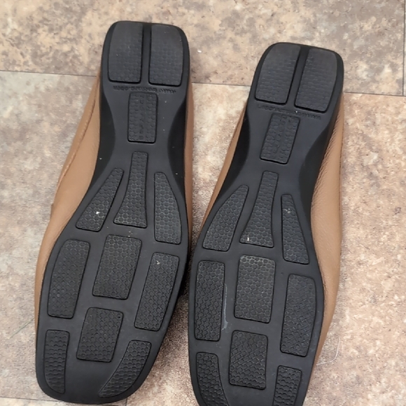 Trotters Women's Leather Tan Slip-On Loafers - Picture 7 of 8